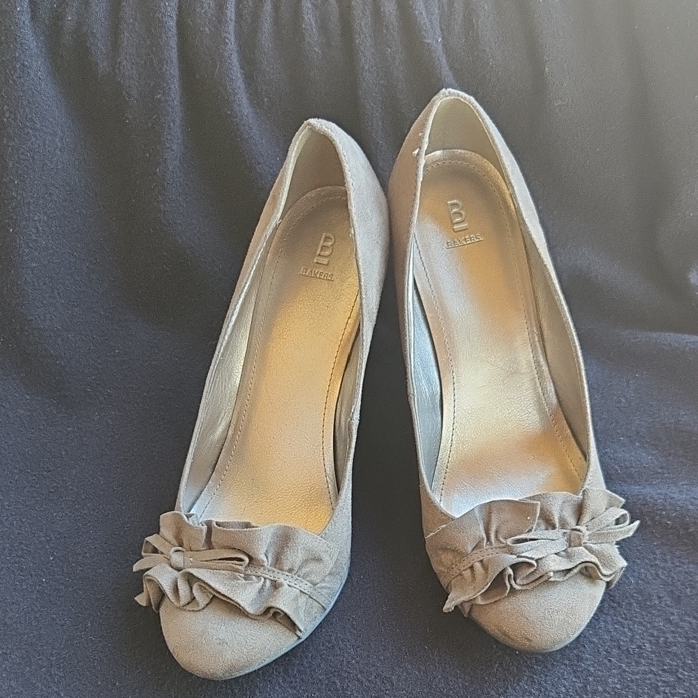 Bandolino Taupe Ruffle Heels